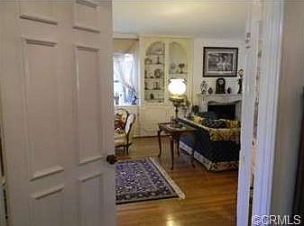 4th image of 566 W 11th St