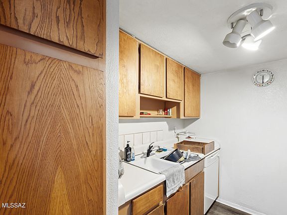 5th image of 1620 N Wilmot Rd #Roade260