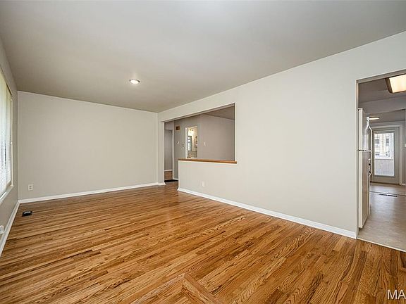 4th image of 7121 Leona St