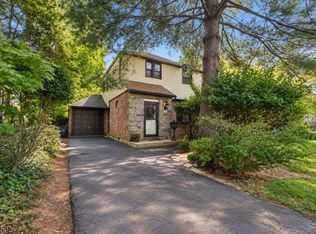 252 Everett Pl, Englewood, NJ 07631