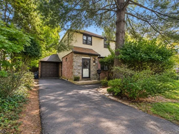 252 Everett Pl, Englewood City, NJ 07631