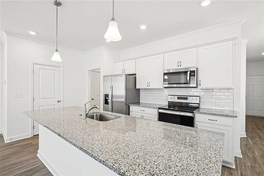 4 bed, 2.5 bath, 1809 sqft, $2,675 — Photo 2