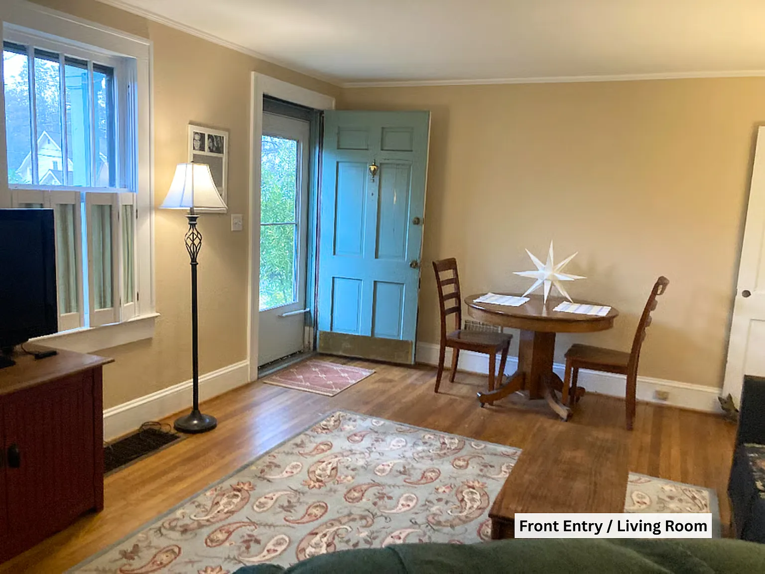 1 bed, 1100 sqft, $1,600 — Photo 1