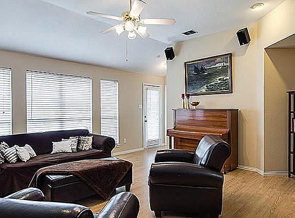 4th image of 304 Hopewell Dr