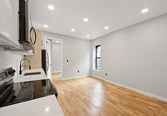 5th image of 213 Saint Anns Ave #302