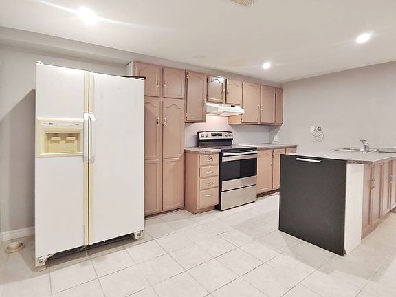 2nd image of 621 Quebec St #B