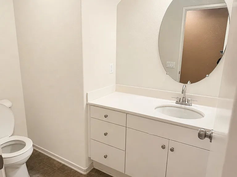 1433 Levant Ln #5 — Photo 3