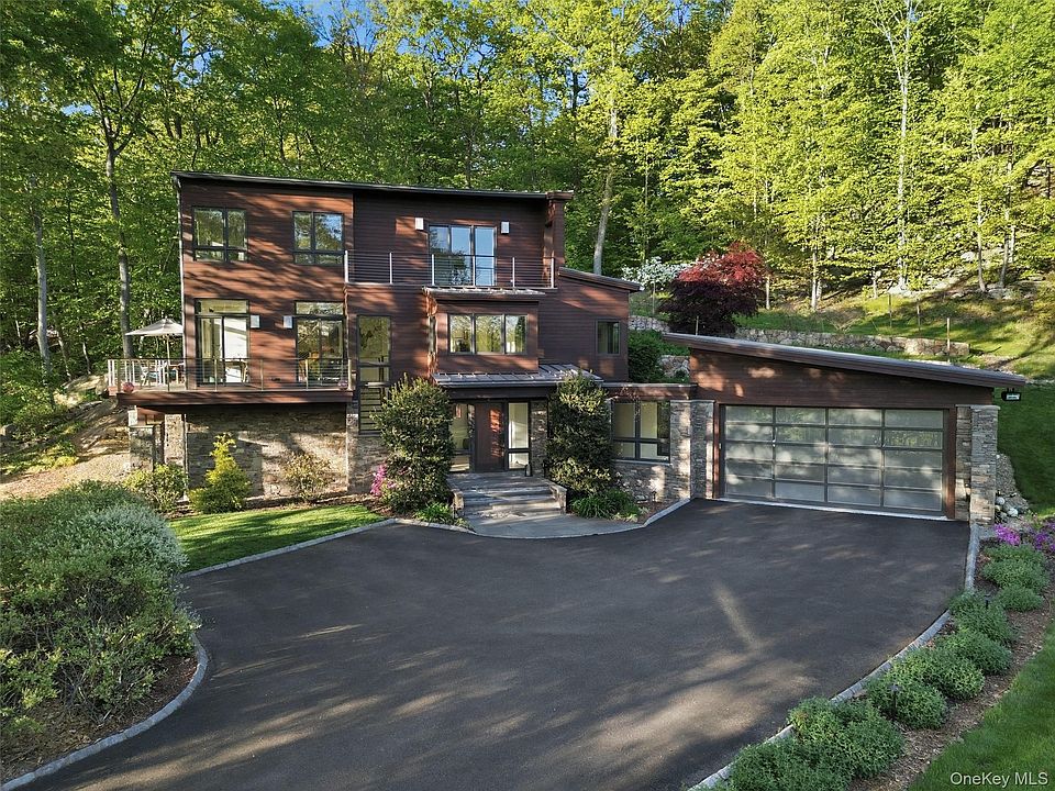 1st image of 2 Lakeridge Drive
