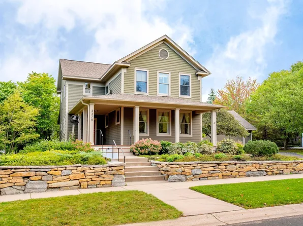 3378 Heritage Ct, Stillwater, MN 55082