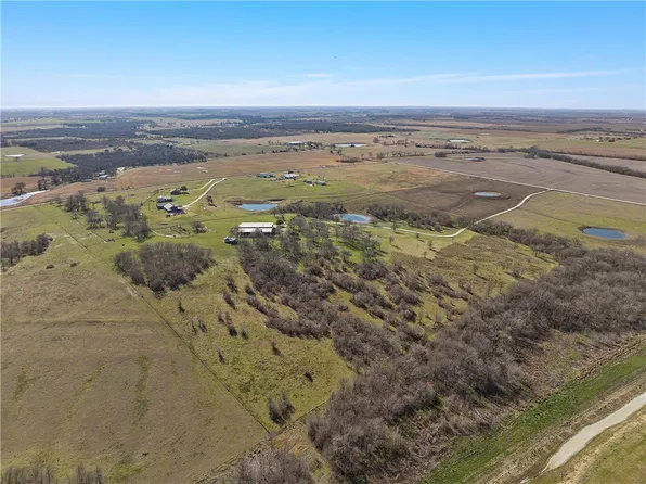 177 Private Road 820, Lott, TX 76656