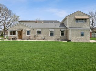 117 Sunrise Ave, Willowbrook, IL 60527