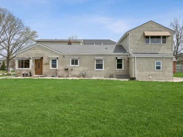 117 Sunrise Ave, Willowbrook, IL 60527