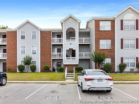 3rd image of 224 Waterdown Dr APT 11