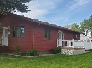 206 1st St SW, Dickinson, ND 58601