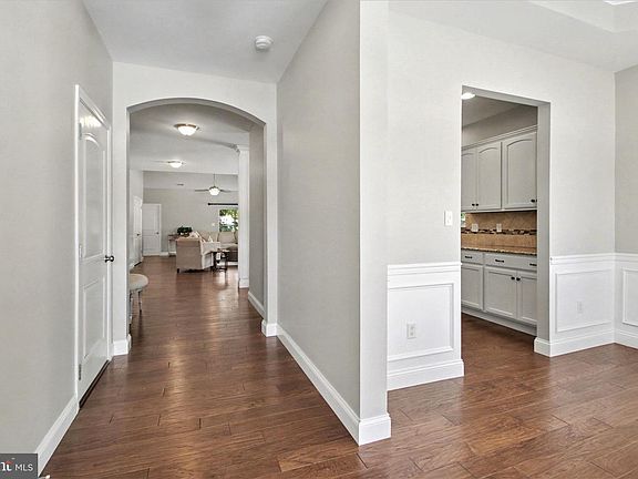 3rd image of 4305 Stoneleigh Ct