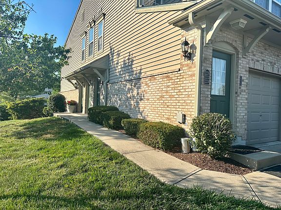 2nd image of 2230 Jackson Ct #201