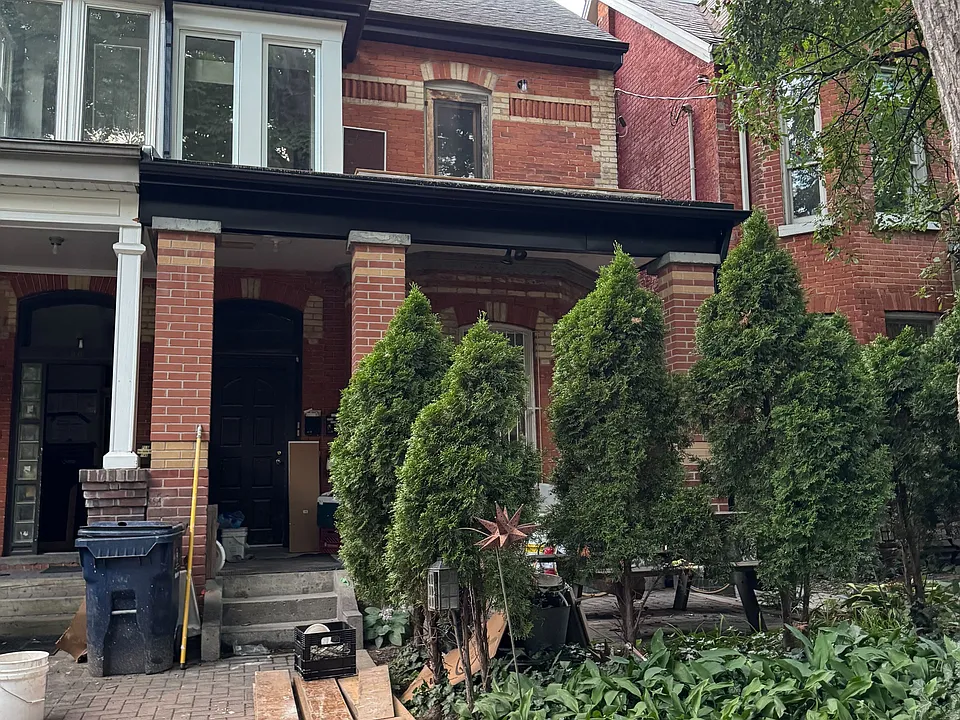 62 Henry St #2