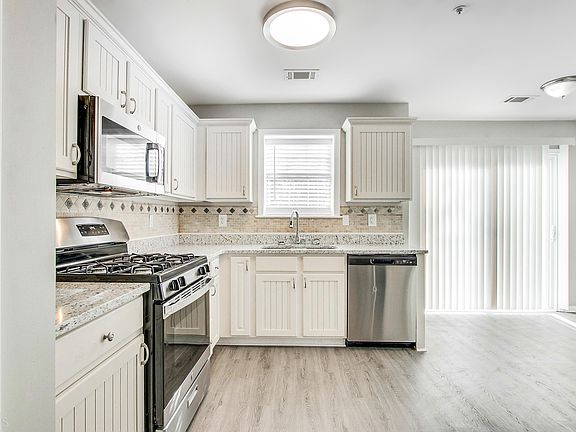 5th image of 1360 Glenover Way