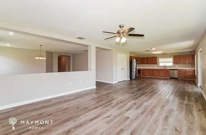 3 bed, 2.0 bath, 1915 sqft, $2,095 — Photo 3