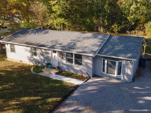 1800 E Pickett Ln, Marion, IL 62959