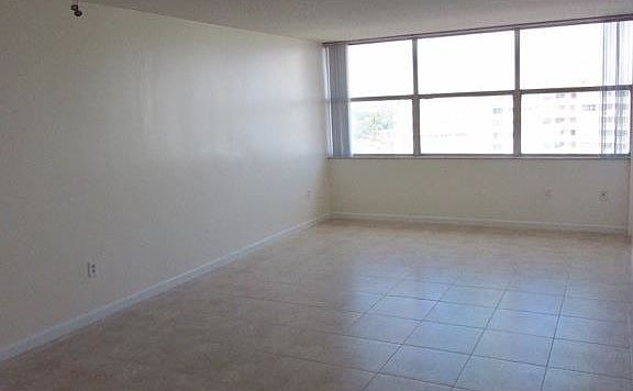 3rd image of 1300 NE Miami Gardens Dr APT 1019E