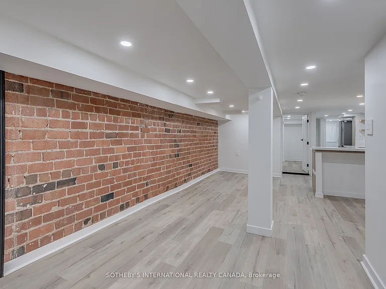 120 Glenlake Ave #BASEMENT — Photo 11