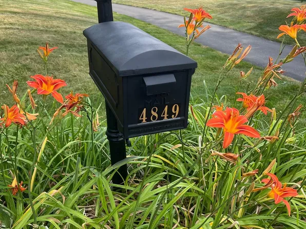 4849 Wendi Dr E, Zionsville, PA 18092