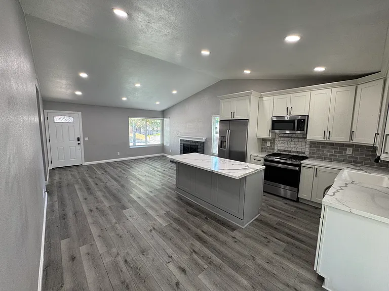 6642 Rosemary Ct — Photo 3