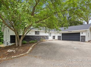 2661 Van Dam Dr NE, Belmont, MI 49306