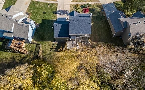 5th image of 563 Hawthorne Dr
