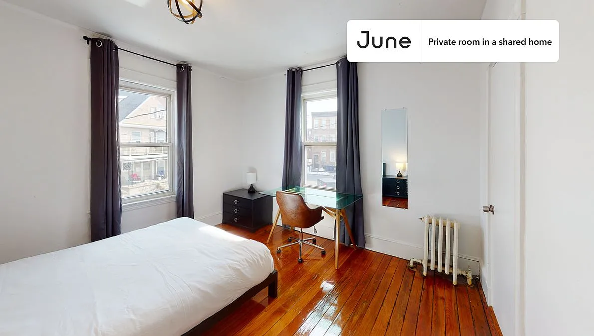 Queen bedroom in 6 bed/2 bath home in Allston #539 C — Photo 2