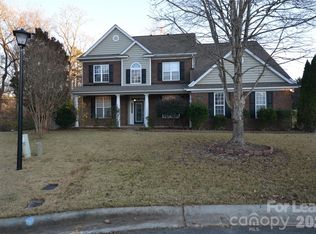 910 Springwood Dr, Waxhaw, NC 28173