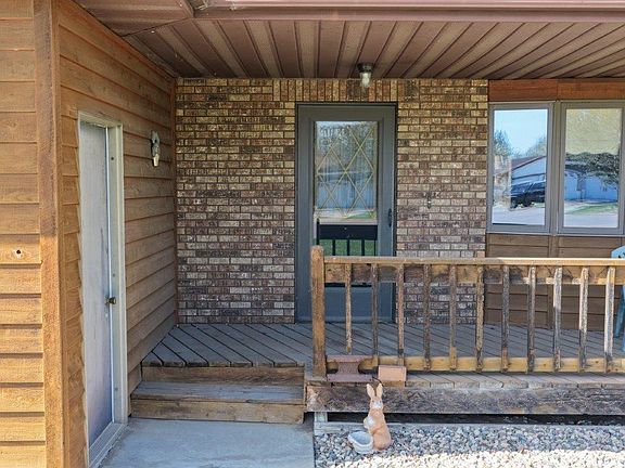 2nd image of 1212 E Fleetwood Cir