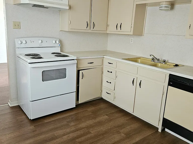 102 E Avenue A #6 — Photo 6