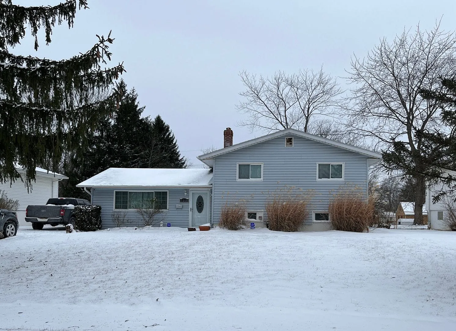 5568 Vickie Ln photo 1