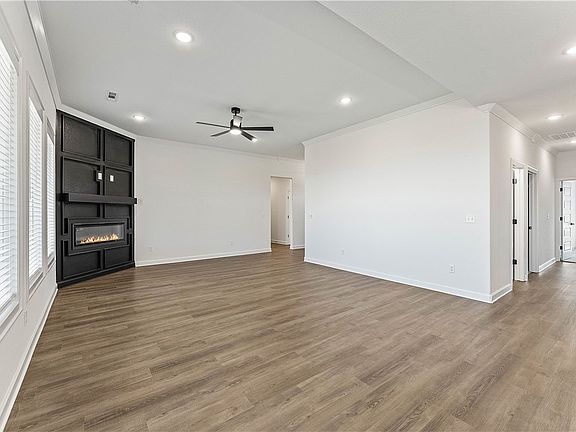5th image of 674 Primitivo Ave