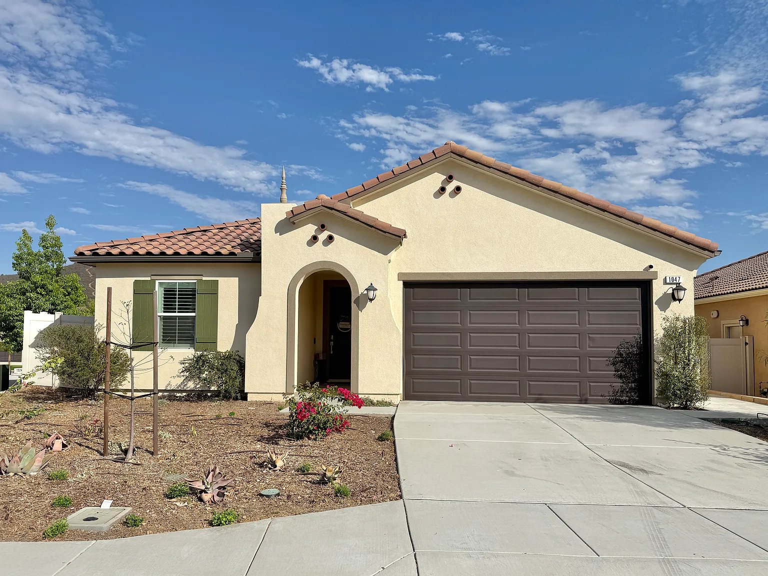 4 bed, 1991 sqft, $5,100 — Photo 1