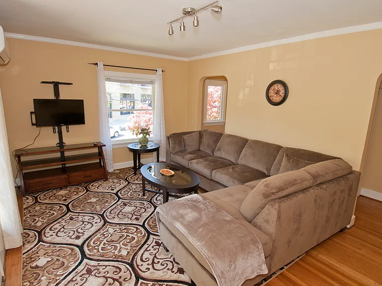 2356 NW Westover Rd #4 — Photo 2