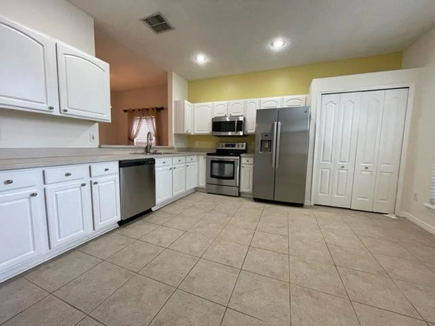Nice 4/2 Single Family Home in East Orlando — Photo 2