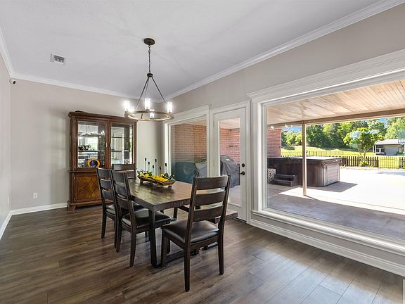 4th image of 1080 Beaver Lake Dr