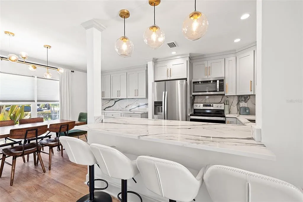 2 bed, 1.0 bath, 1200 sqft, $3,200 — Photo 4