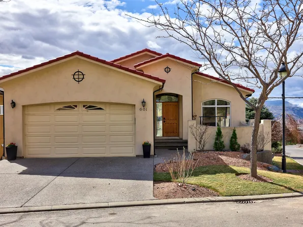 601 Rosewood Ln, Kamloops 1, BC V2H 1T3