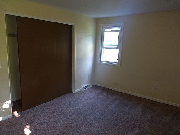 5th image of 15 Fox Glove Ln
