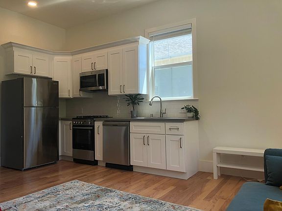 5th image of 2060 San Antonio Ave #D