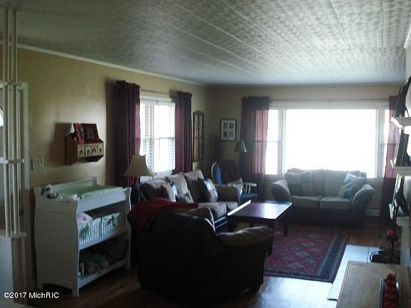 5th image of 504 E Delaware Ave