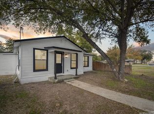 2204 Avenue N, Hondo, TX 78861