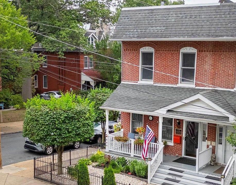 1st image of 718 N Franklin St