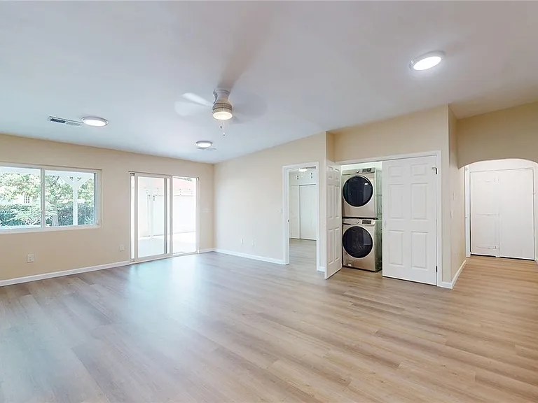 135 N Naomi St — Photo 23