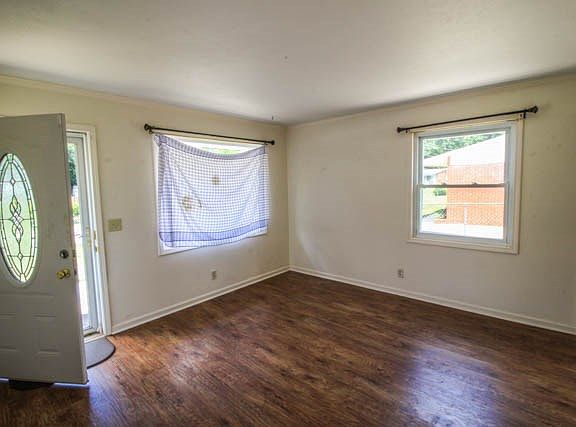 2nd image of 4712 Gardiner Dr