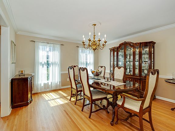 4th image of 14 Westminster Dr